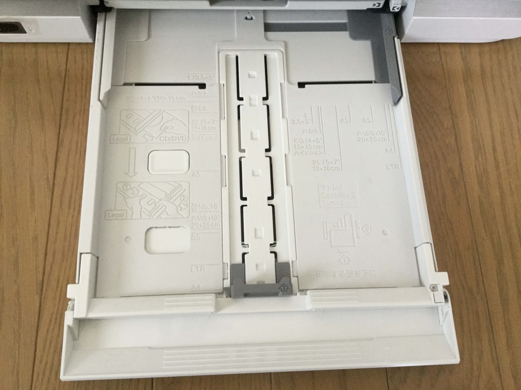 EP-976A3 印刷トレイ A4用紙、封書、はがき、CD、DVDへの印刷などが行える