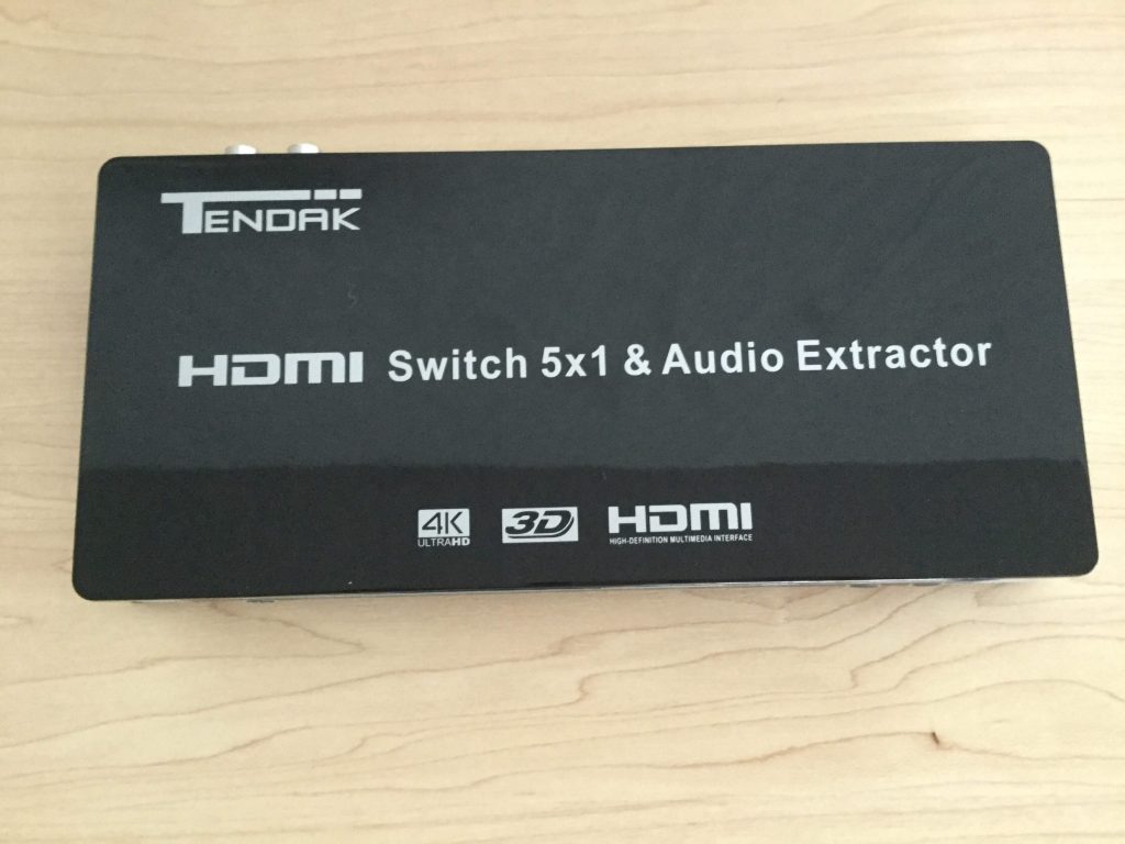 Tendak 4K x 2K HDMI 5x1セレクター 天板に商品名などが記載