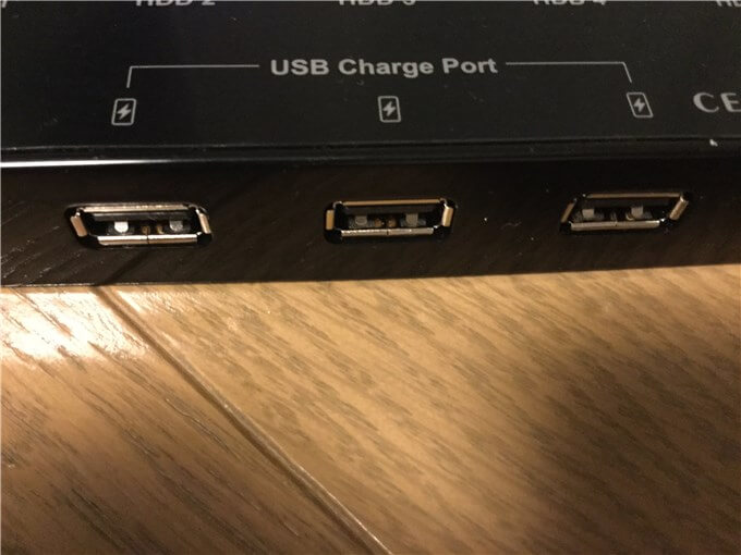 裸族のカプセルホテル5Bay 3つの充電用USBポートがある