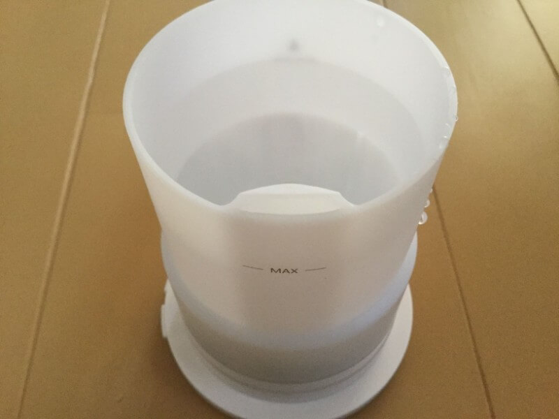 萌えニャンコ 間接照明 卓上加湿器 容器のMAX手前あたりまで水を入れる