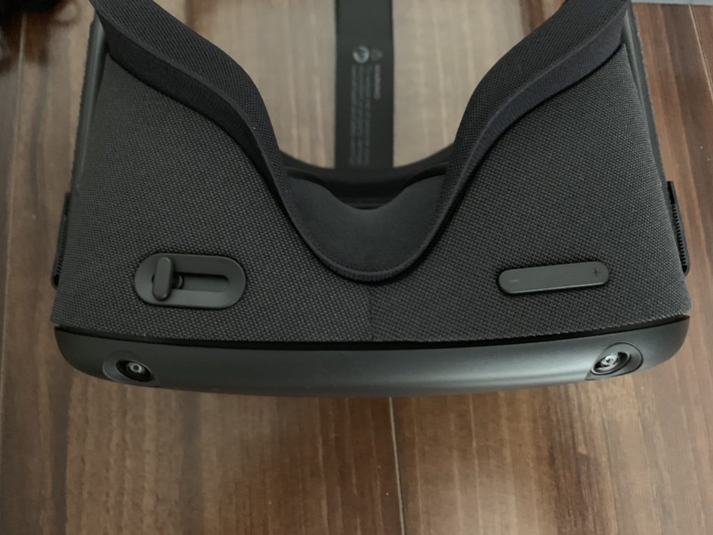 Oculus Quest 音量調整ボタン、IPD調整のスライダー