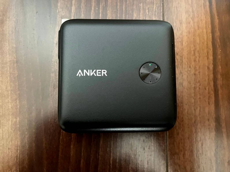 Anker PowerCore Fusion 10000 ボタン押下でバッテリーの残量がランプで点灯